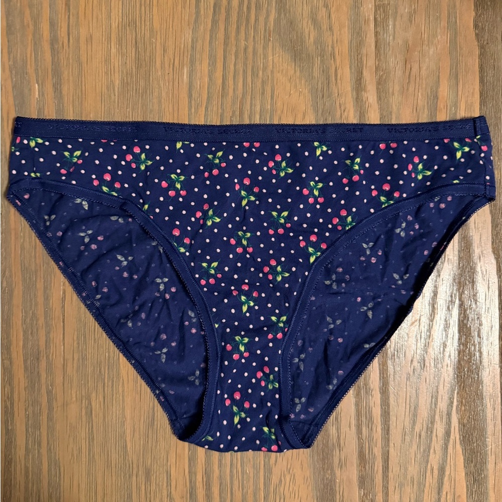 NWOT 2009 Victoria's Secret Navy Cherry Dot Signature Cotton Bikini Panty Large